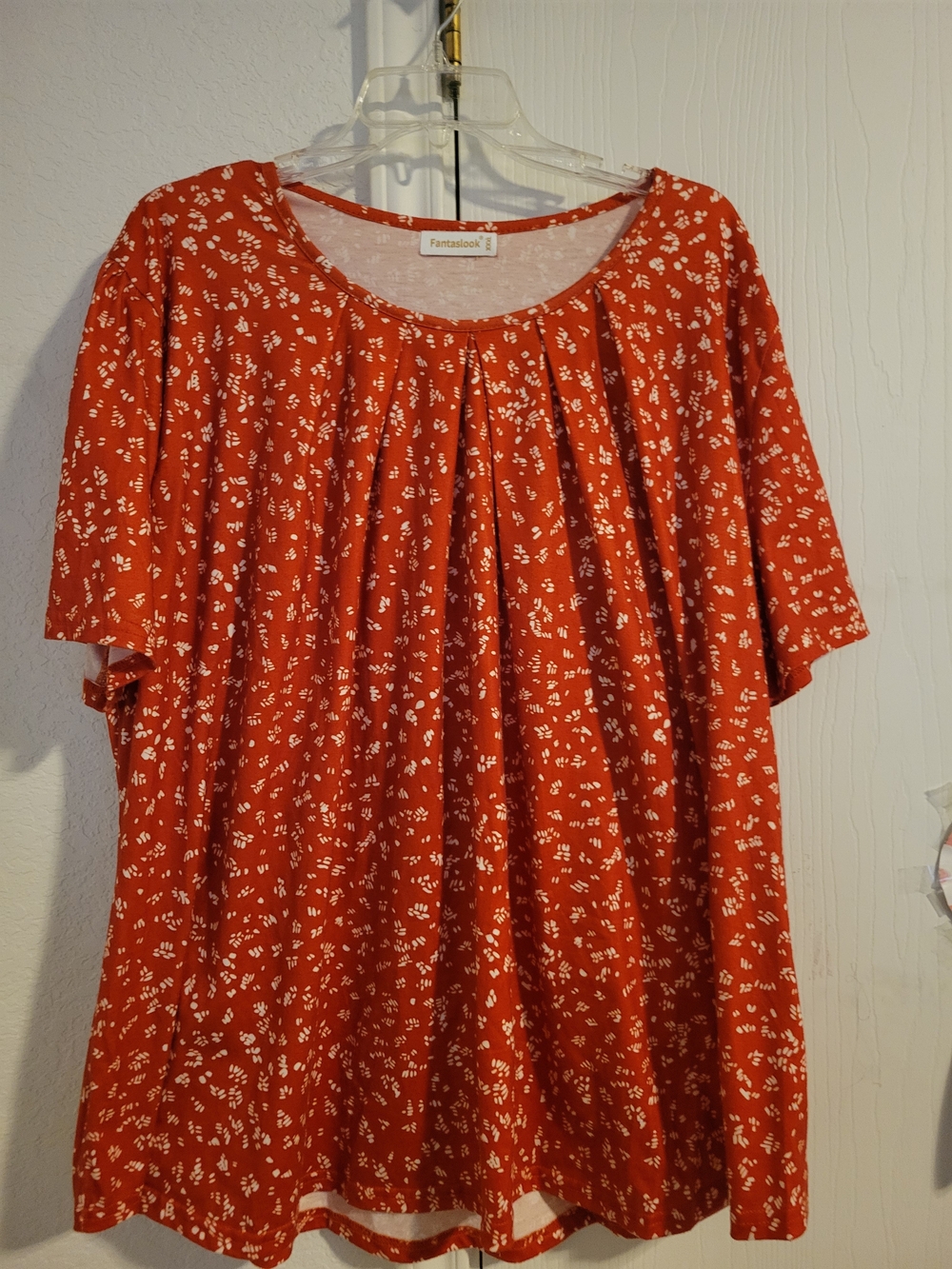 Fantastik Red Floral Pleated Scoop Neck Blouse NWOT
